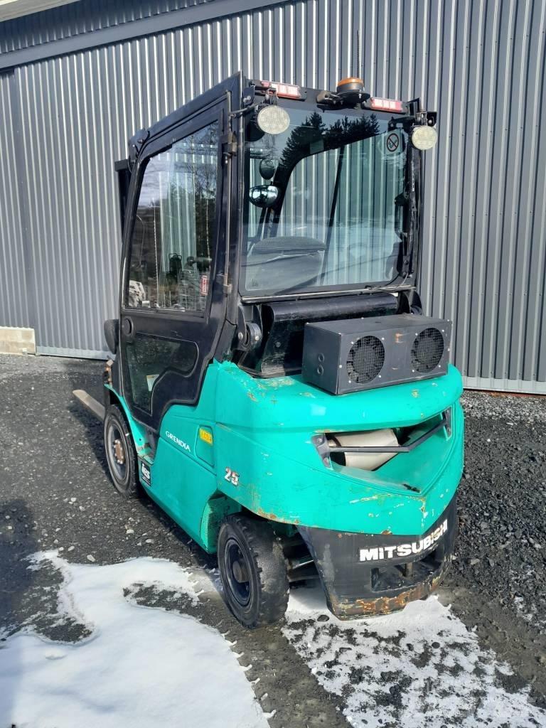 Mitsubishi FD 25 N Дизелови камиони