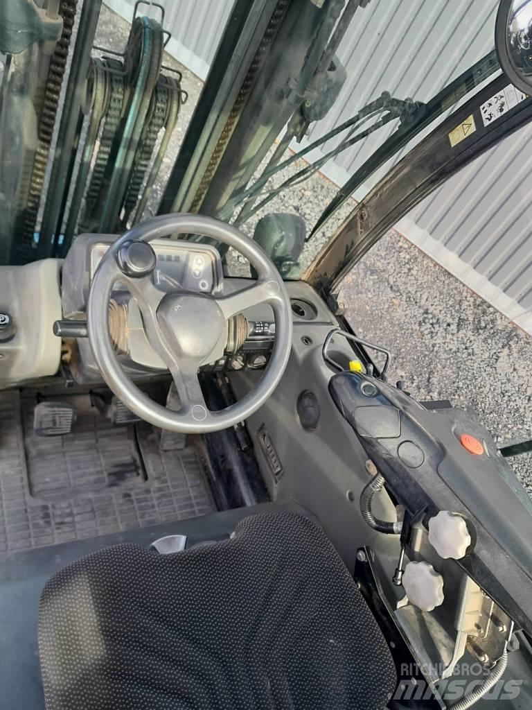Mitsubishi FD 25 N Дизелови камиони