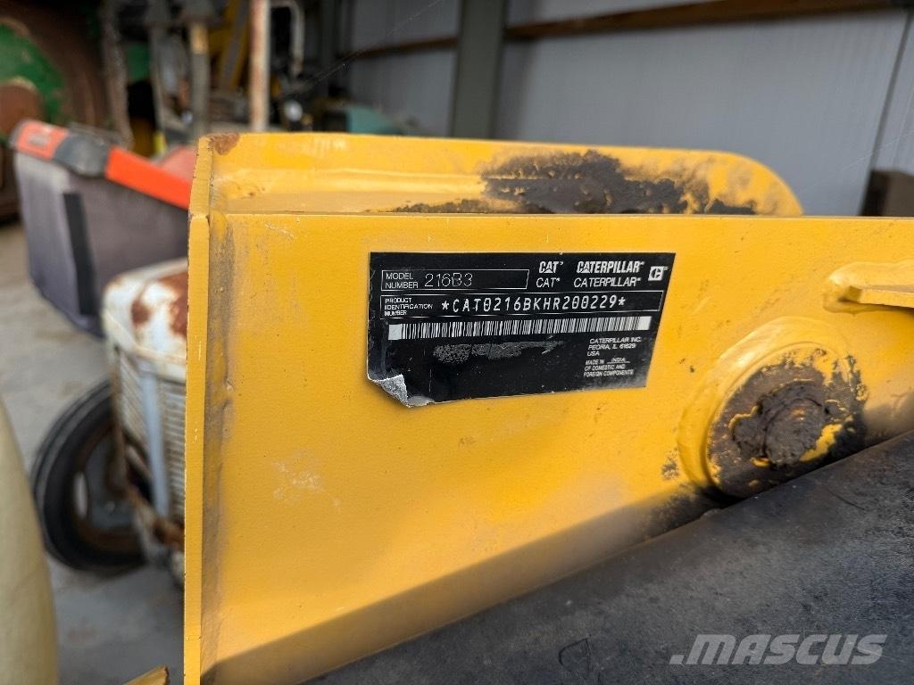 CAT 216 B 3 Мини товарачи
