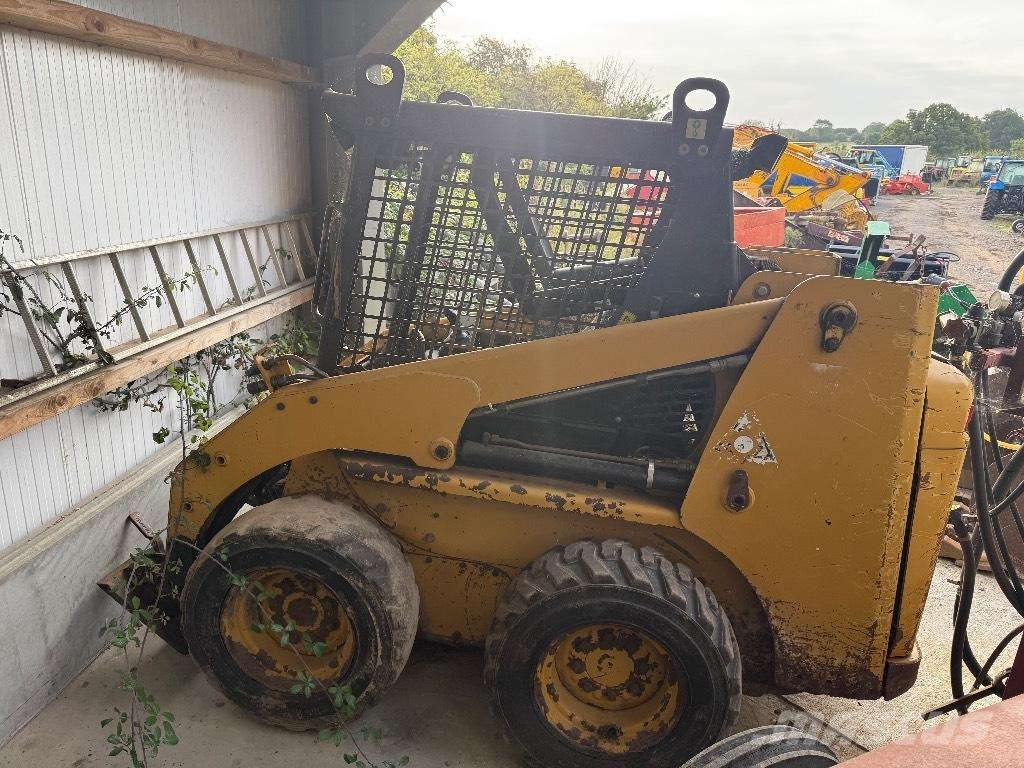 CAT 216 B 3 Мини товарачи
