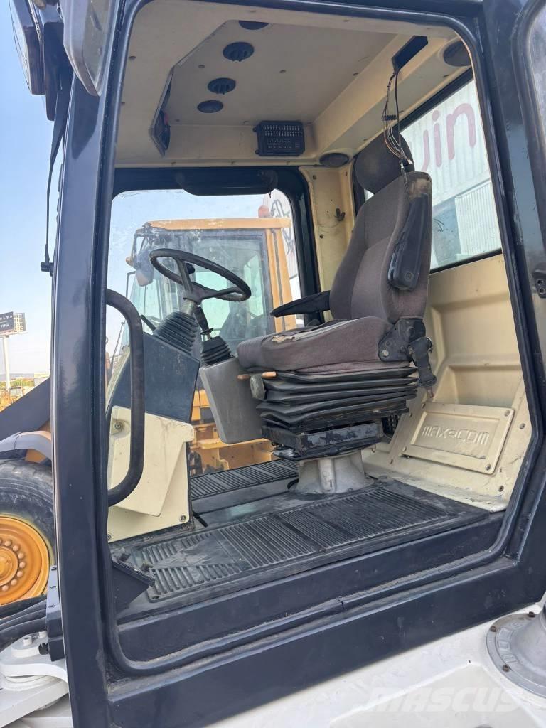  Max Com R712 Пневматични гумени  ролки
