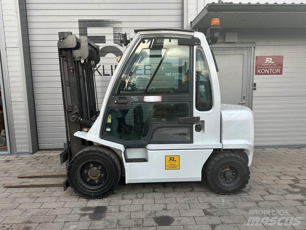 Nissan YG1D2A30Q Дизелови камиони