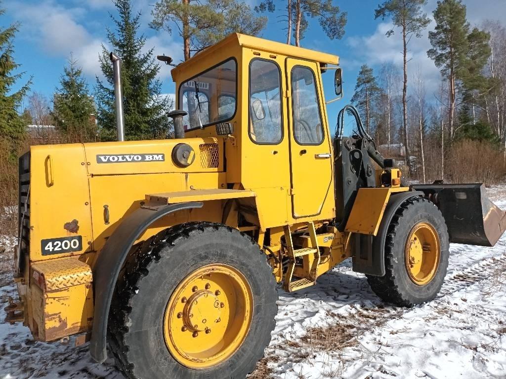 Volvo BM 4200 Колесни товарачи