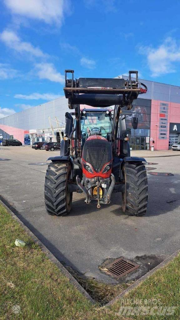 Valtra T 214 Трактори