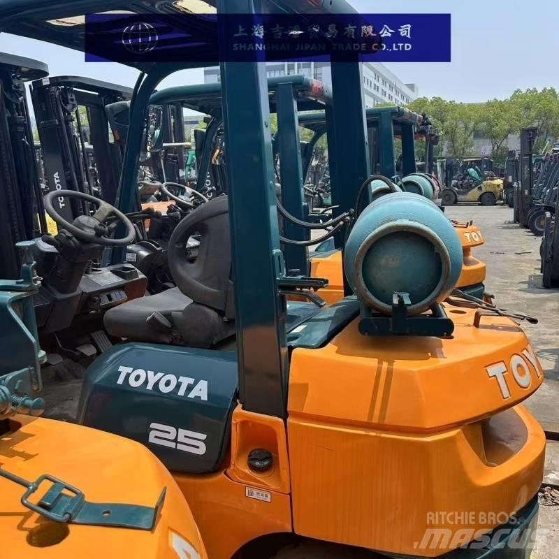 Toyota 25 Дизелови камиони