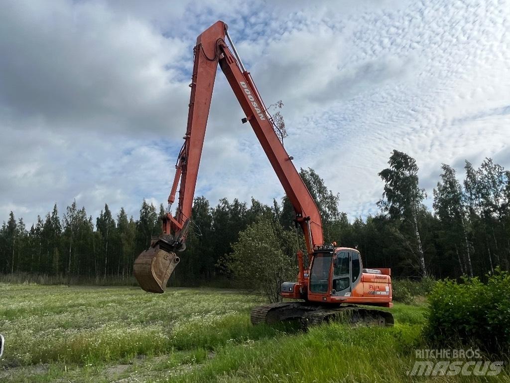 Doosan DX 225 LC Екскаватори с дълго рамо