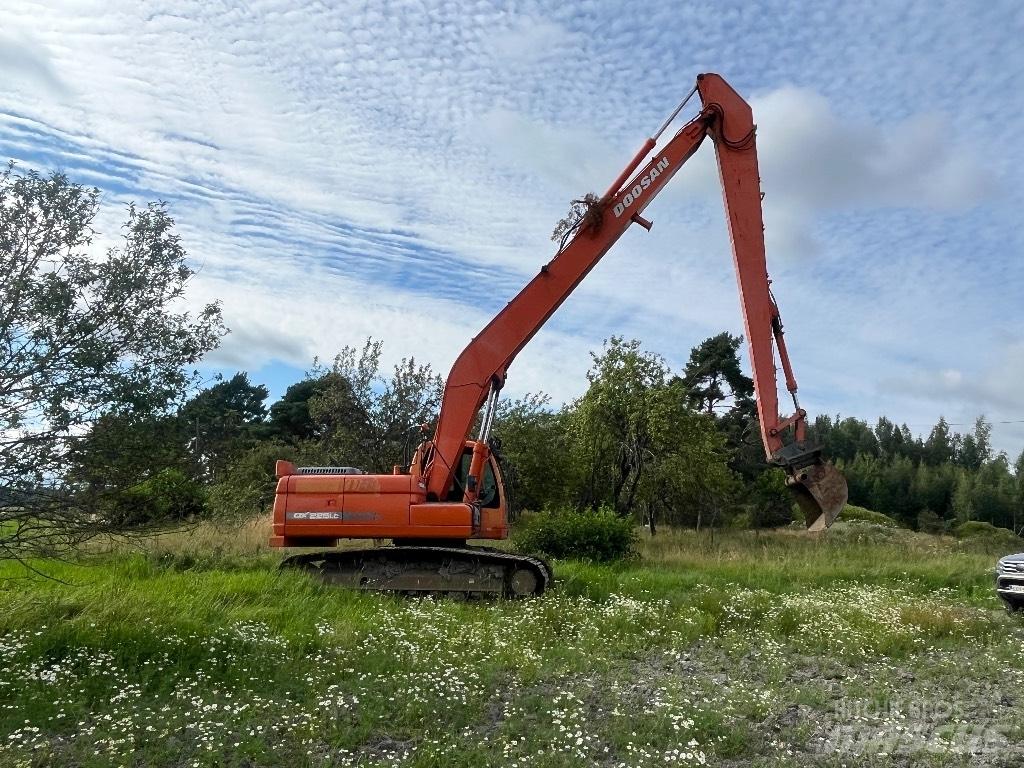 Doosan DX 225 LC Екскаватори с дълго рамо