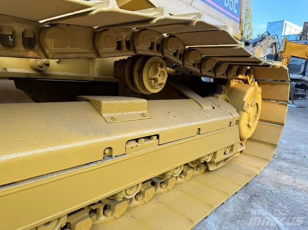 CAT D 5 C Верижни булдозери
