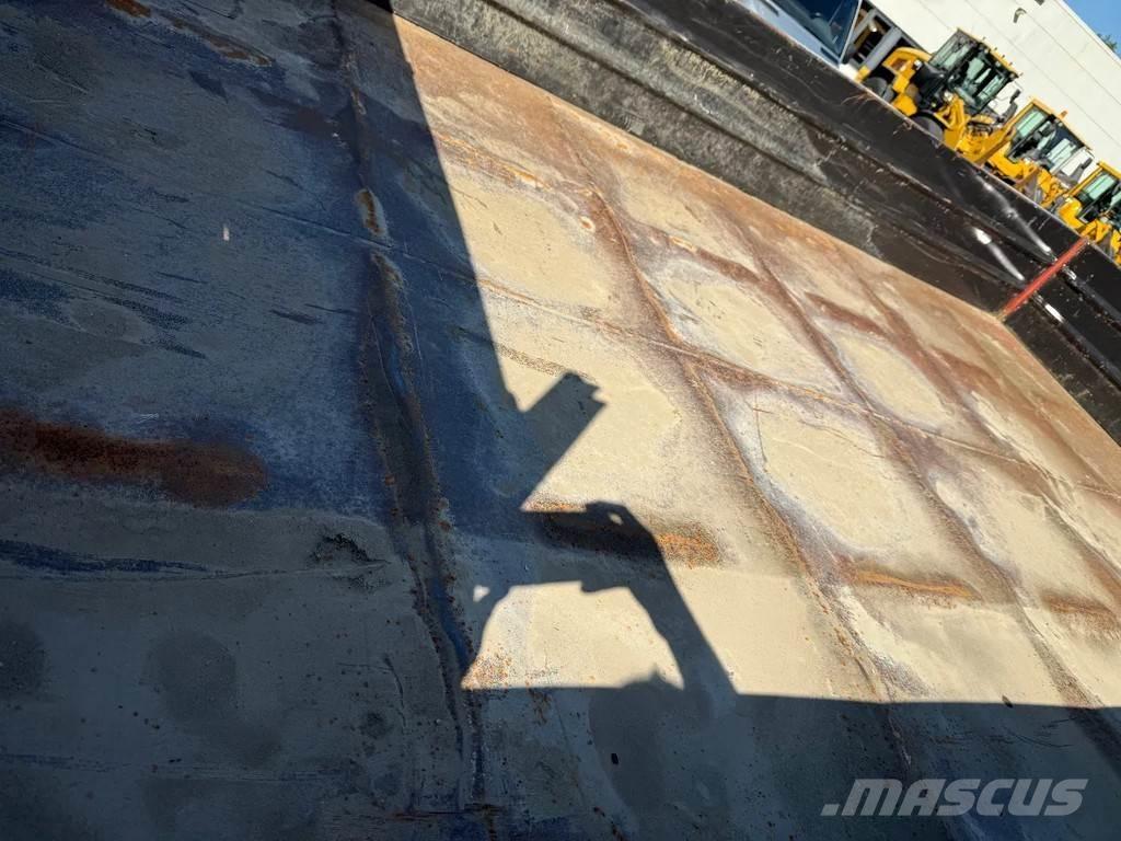 Record Kipwagen Бордови