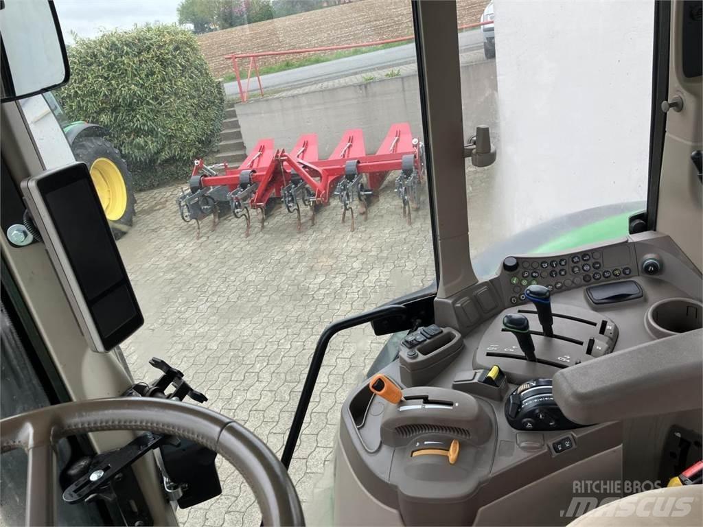 John Deere 6120M Трактори