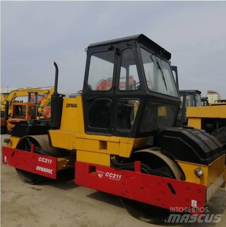 Dynapac CC 211 Двойни барабанни ролки
