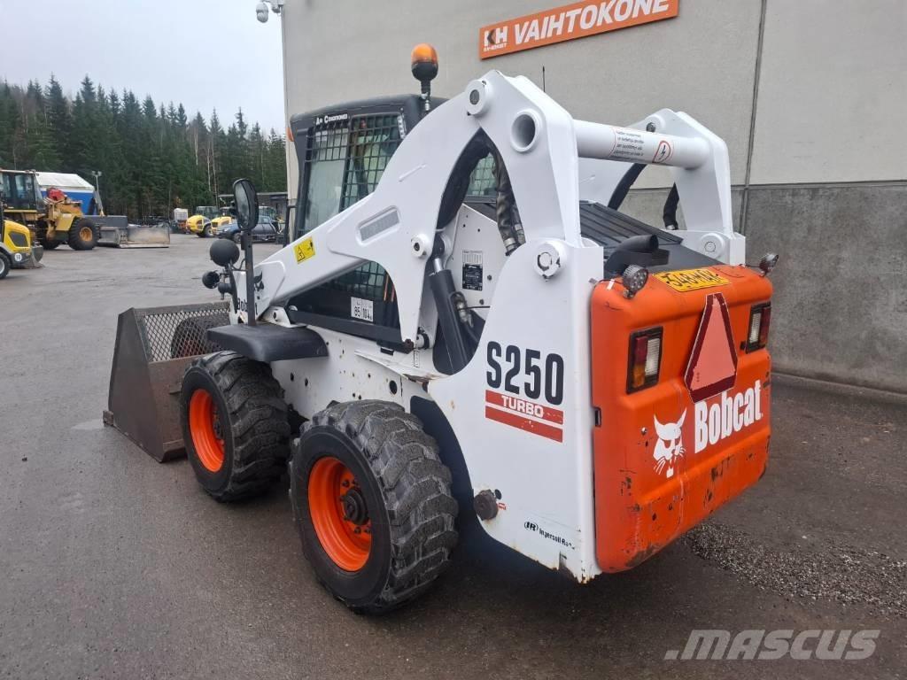 Bobcat S 250 Мини товарачи
