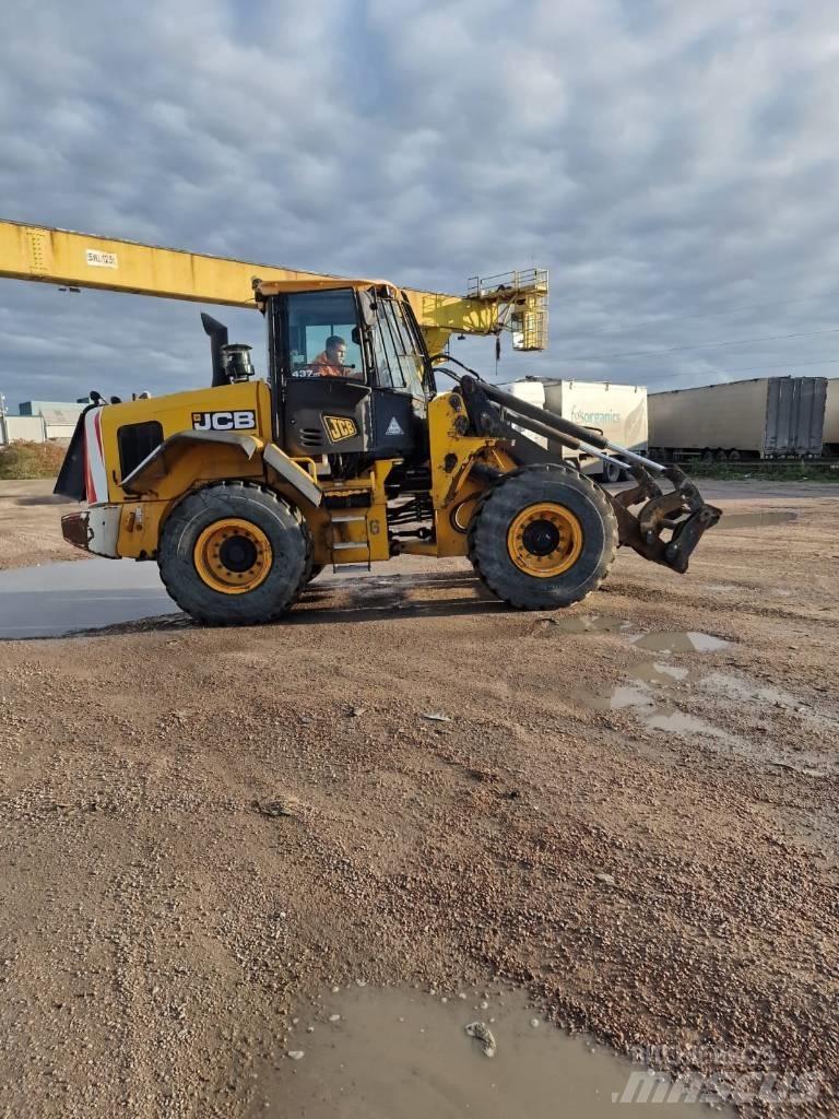 JCB 437 HT Колесни товарачи