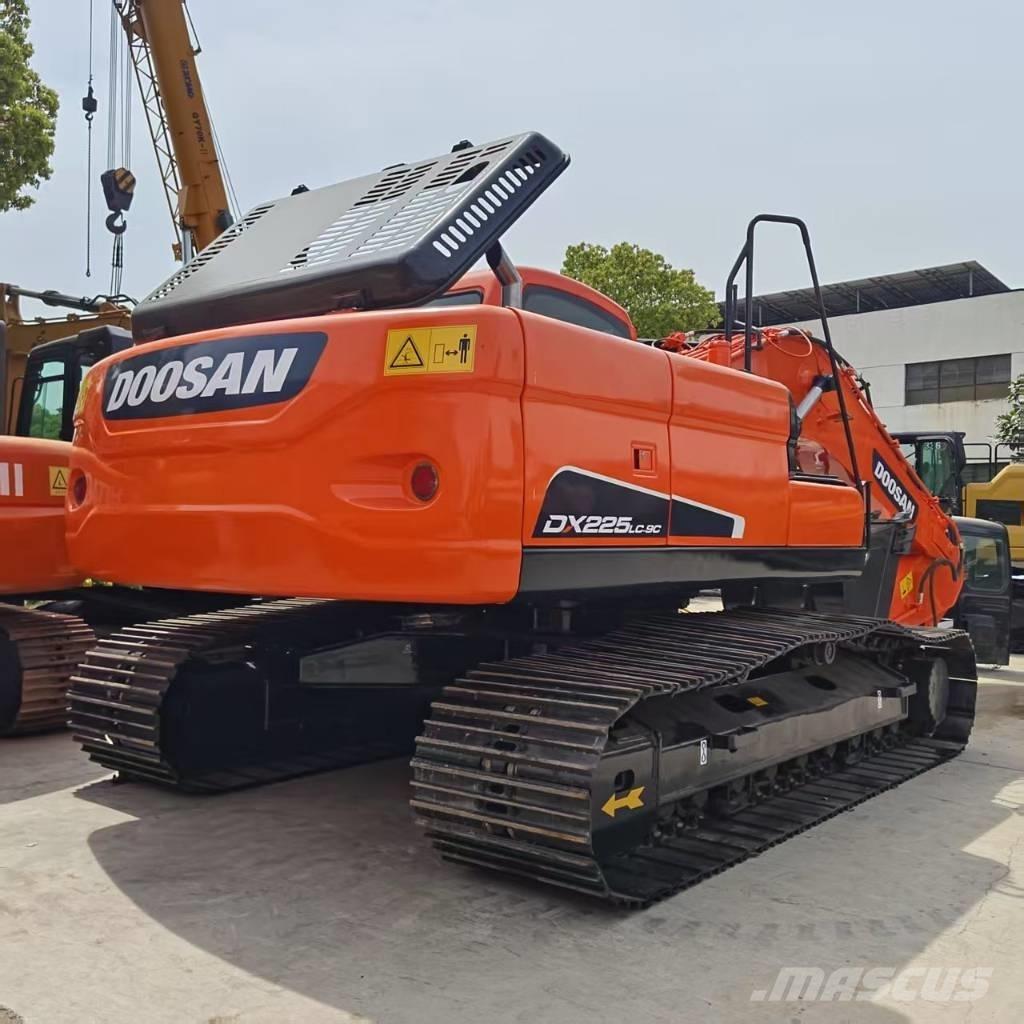 Doosan DX 225 Верижен екскаватор