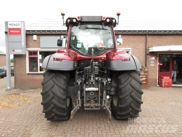 Valtra T154 VERSU Трактори