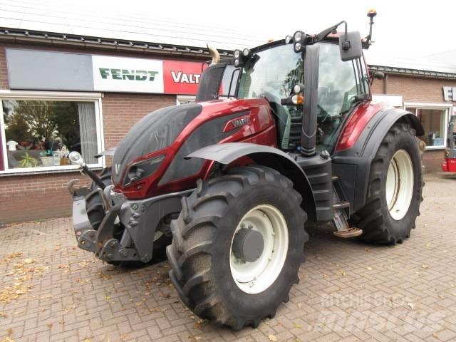 Valtra T154 VERSU Трактори