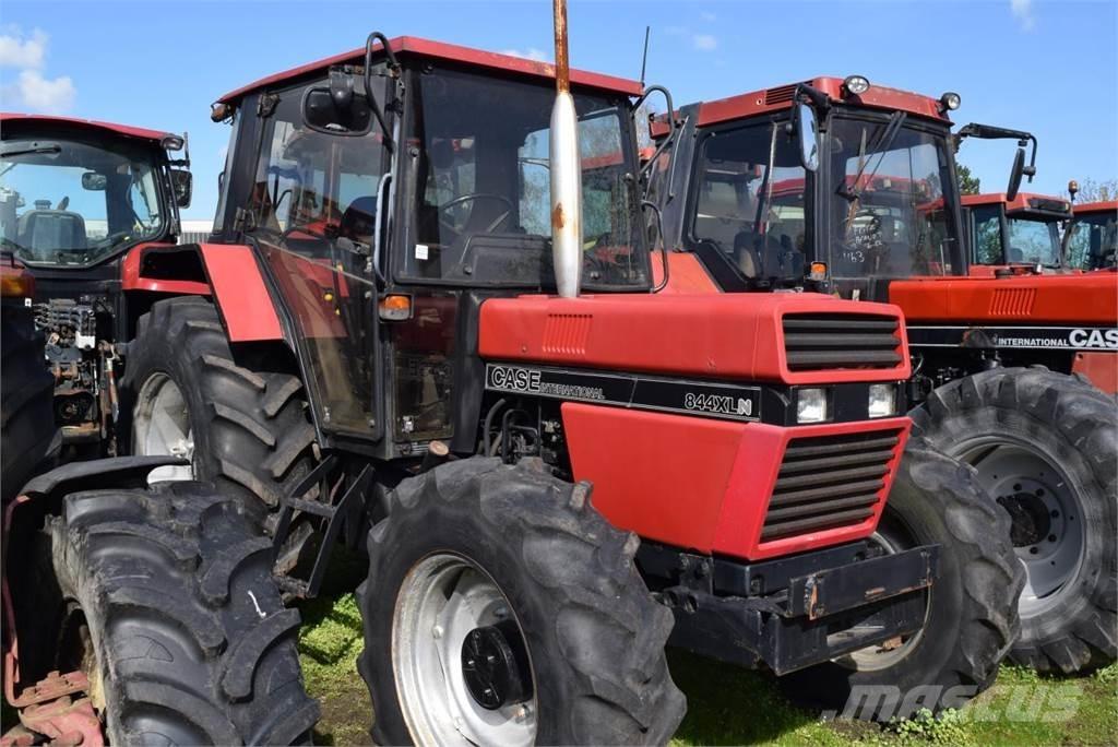 Case IH 844 XLN Трактори