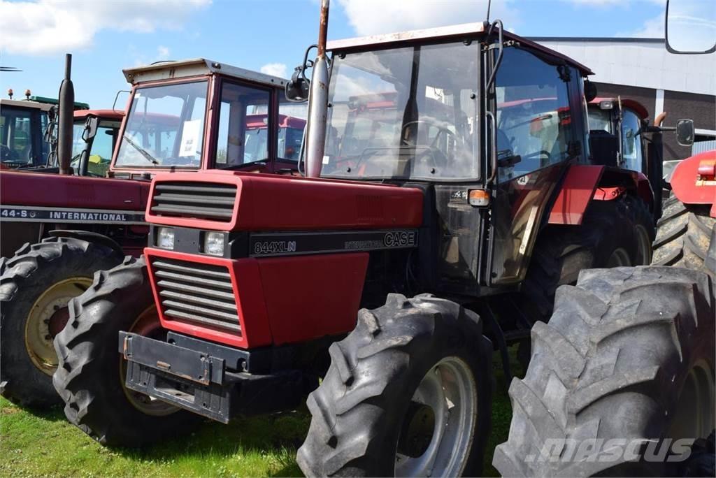 Case IH 844 XLN Трактори