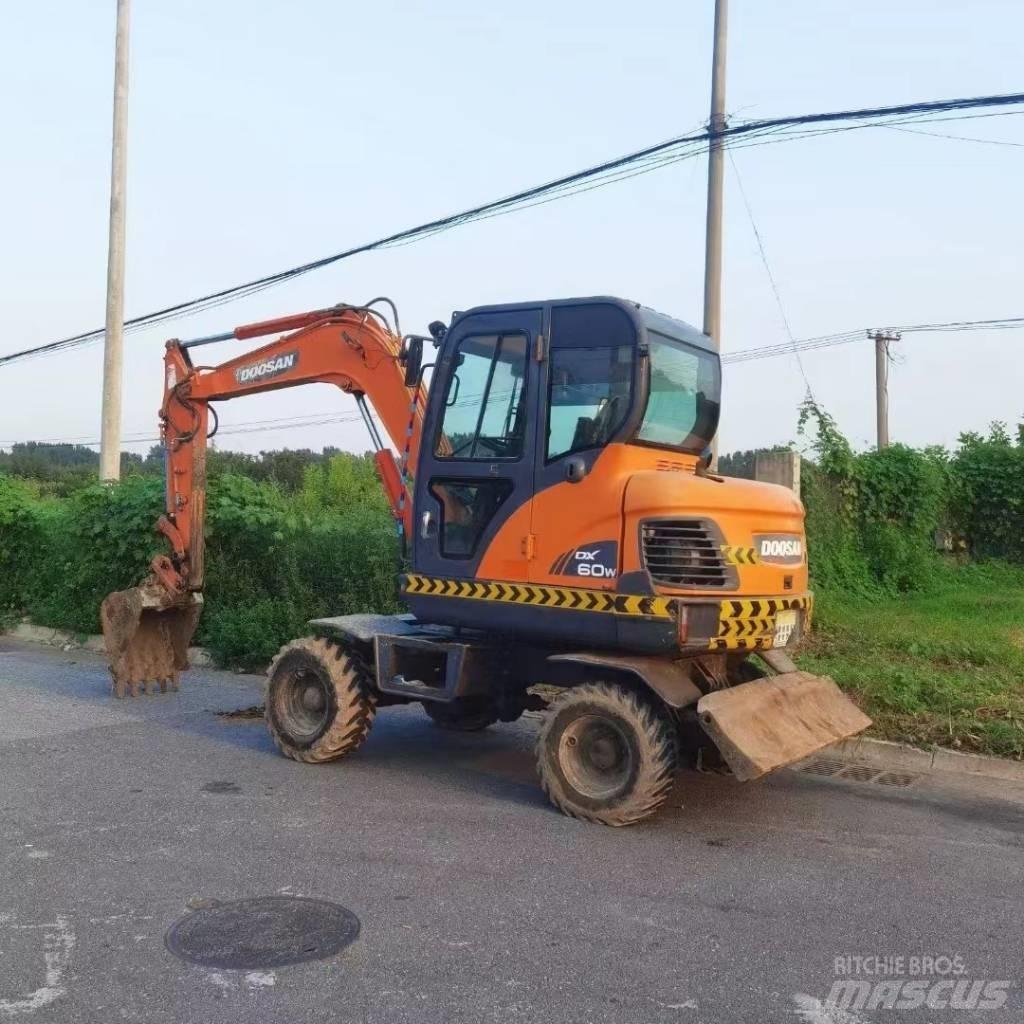 Doosan DX60W Колесни екскаватори