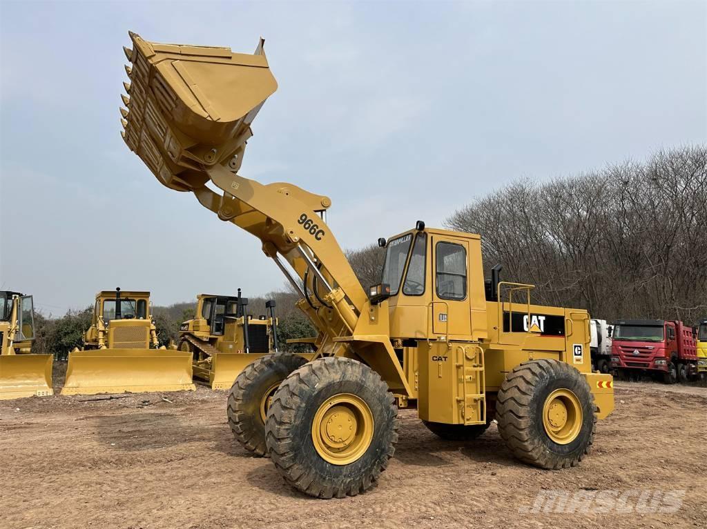 CAT 966C Колесни товарачи