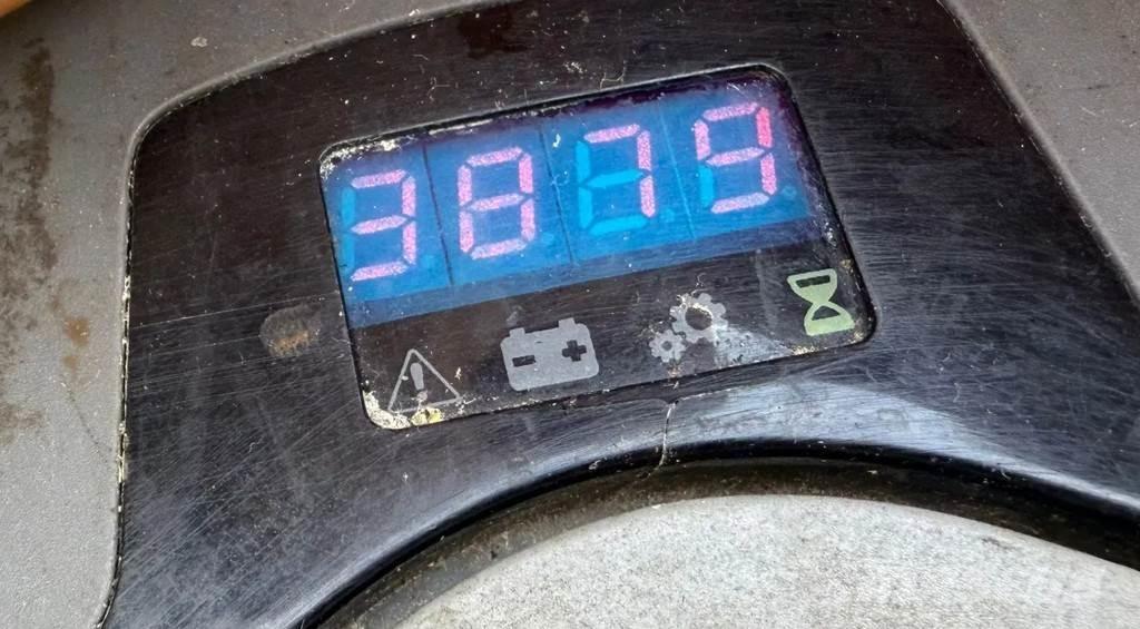 BT SWE200D Колички високоповдигачи с теглич
