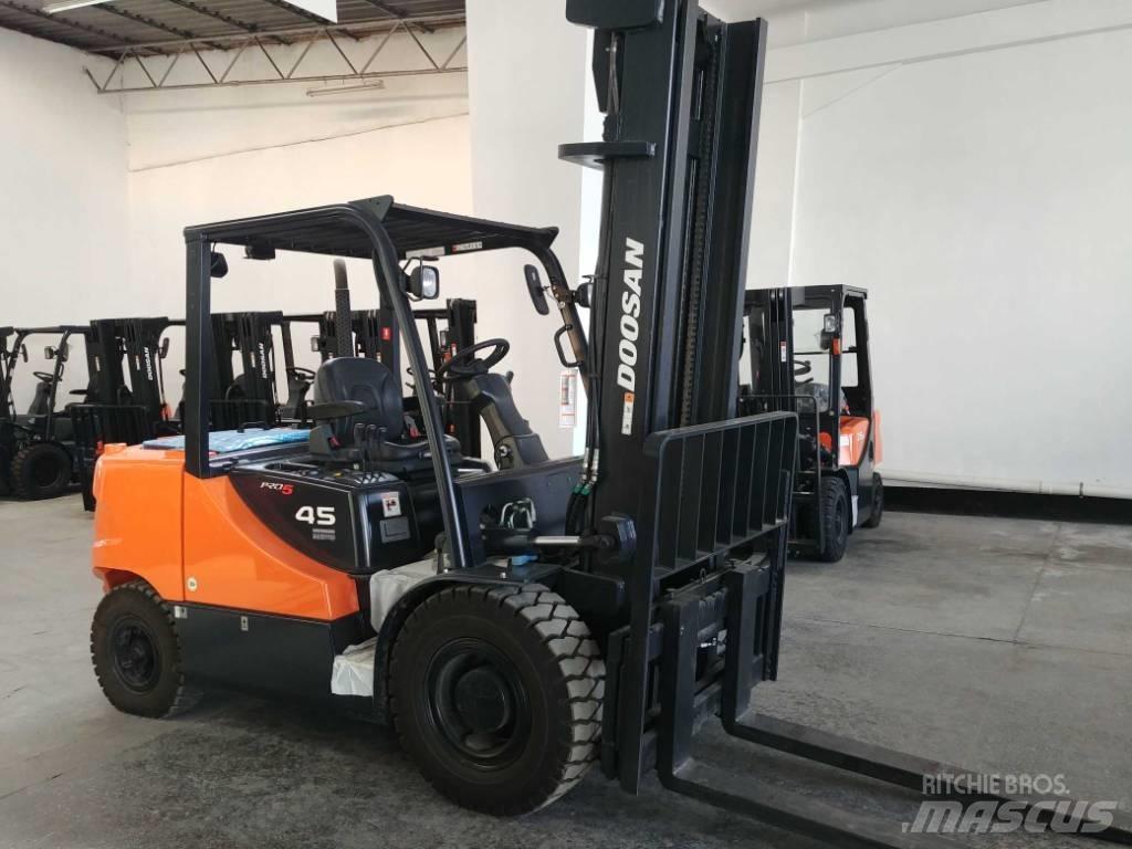 Doosan D45 SC-5 Дизелови камиони
