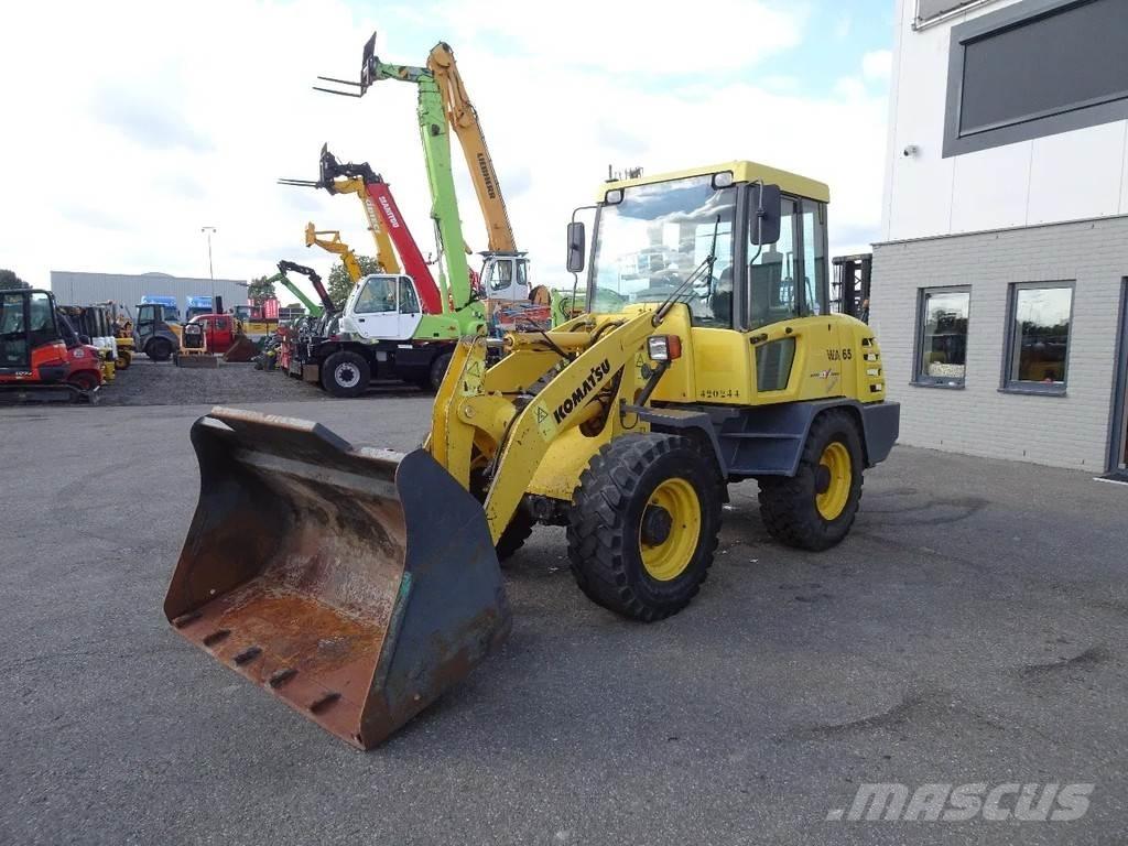 Komatsu WA65-3 Колесни товарачи