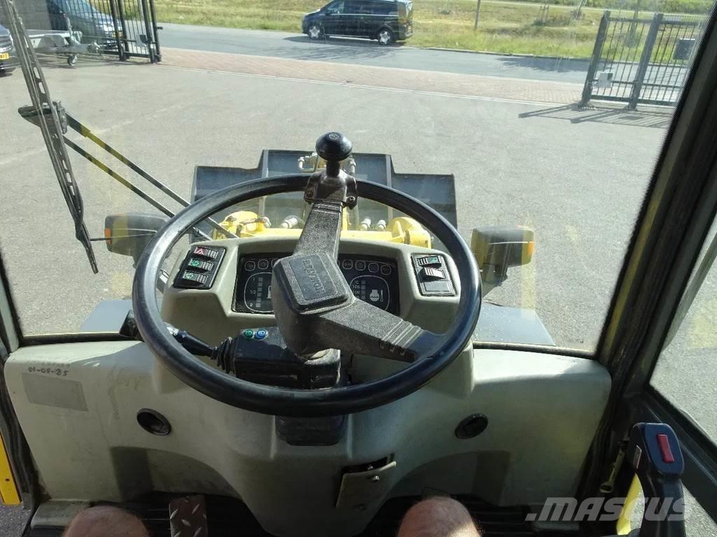 Komatsu WA65-3 Колесни товарачи