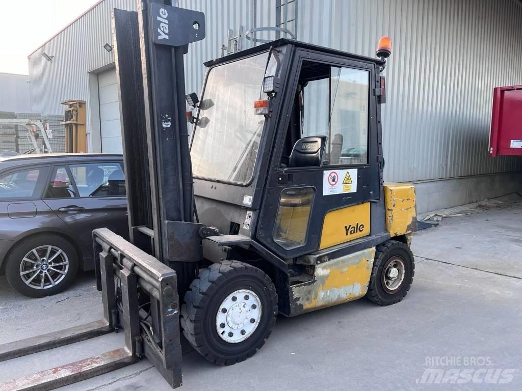 Yale GLP49LF Камиони с АГУ