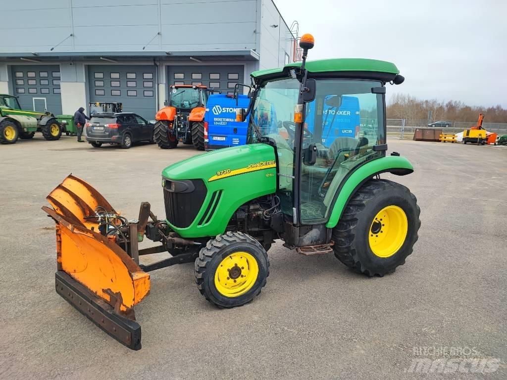 John Deere 3720 Компактни трактори