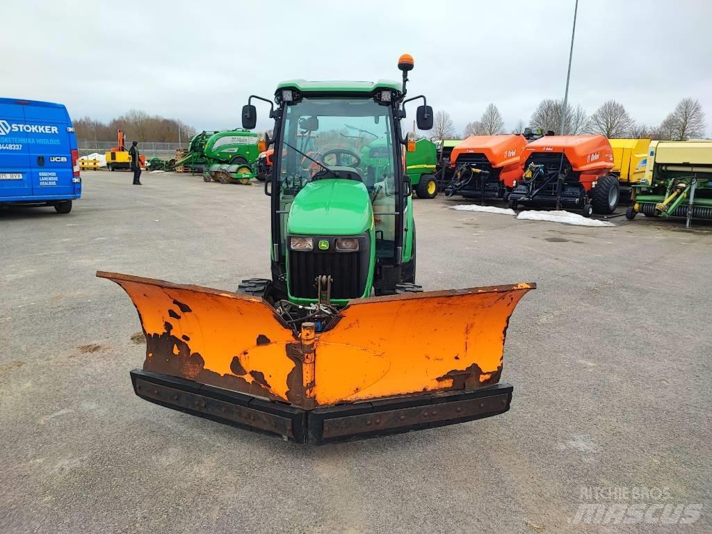 John Deere 3720 Компактни трактори
