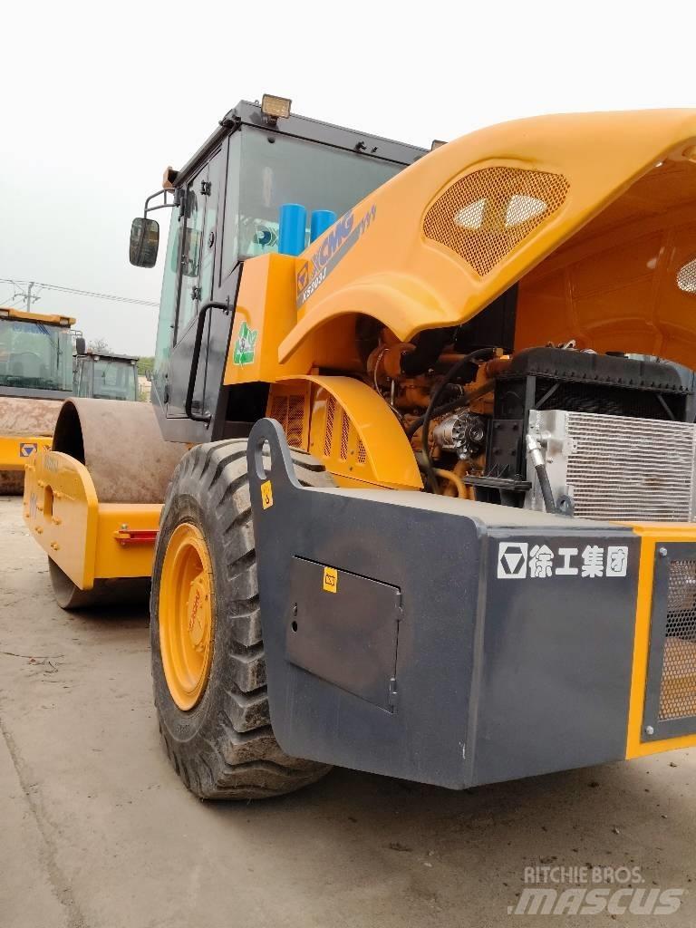 XCMG XS 203 J Еднобарабанни ролки
