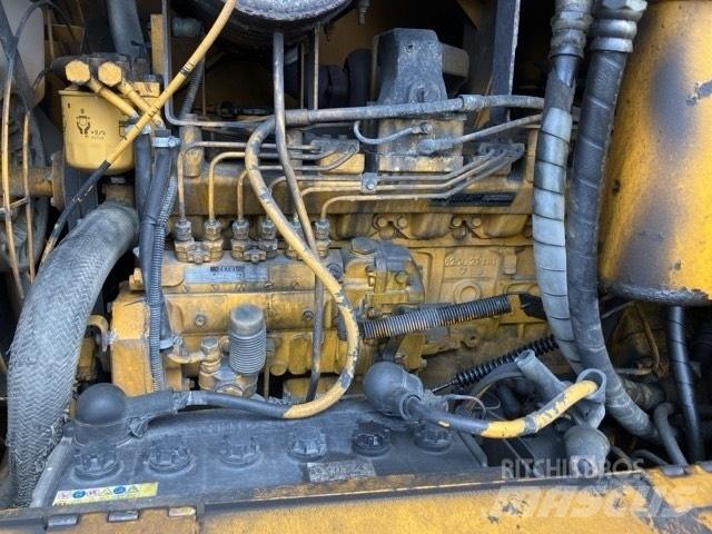 Komatsu GD 405 A-2 Грейдери