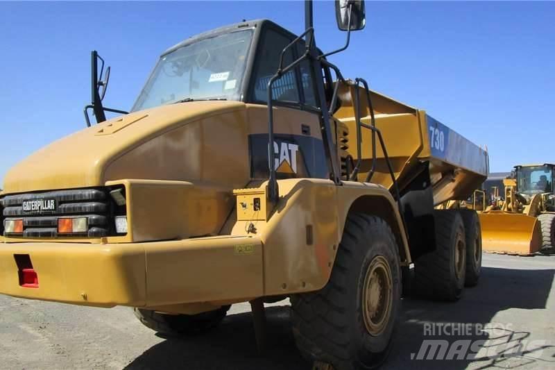 CAT 730 Дъмпери/моторни превозни средства