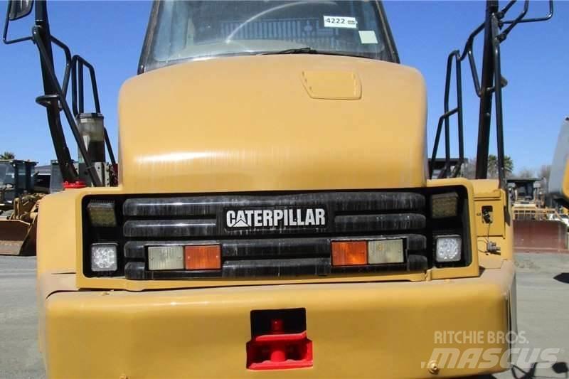 CAT 730 Дъмпери/моторни превозни средства