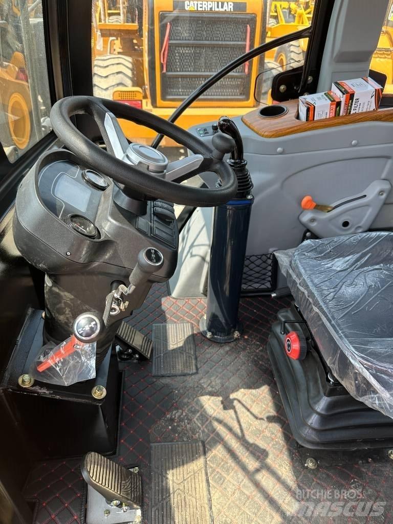 CAT 420 F Товарач със заден ексватор