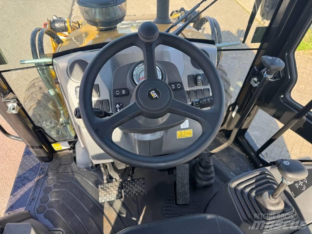 CAT 424 4X4 ( UNUSED ) Товарач със заден ексватор
