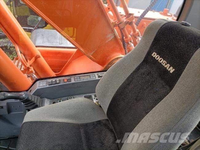 Doosan DX 300 Верижен екскаватор