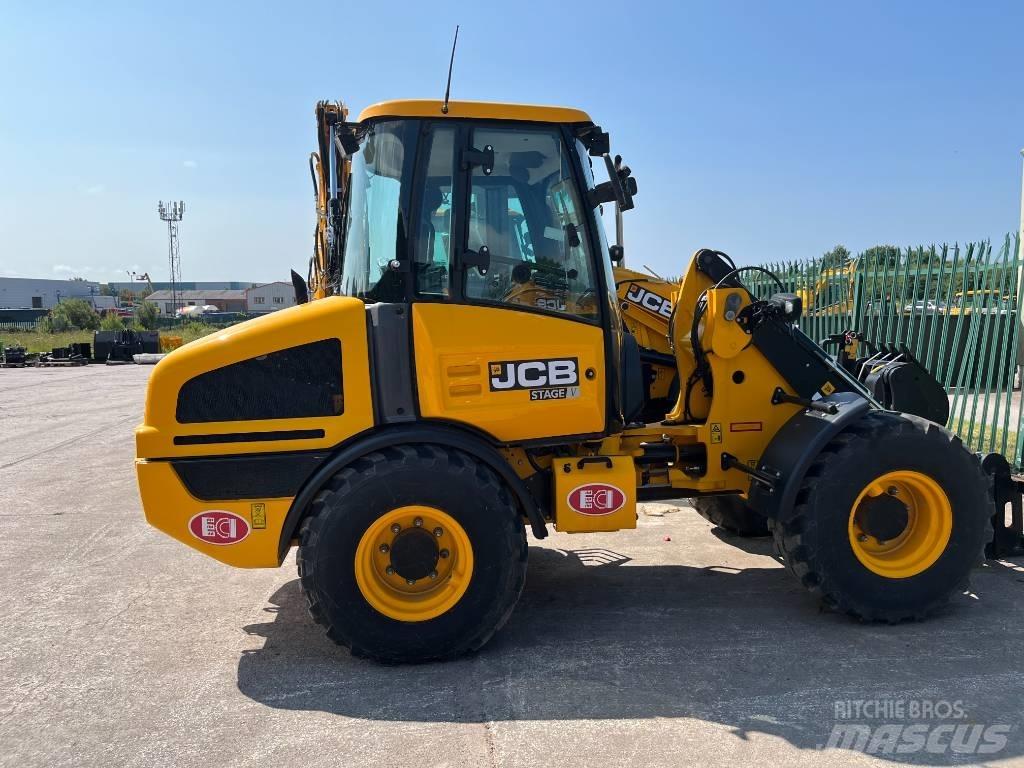 JCB 407 agri demo Трактори