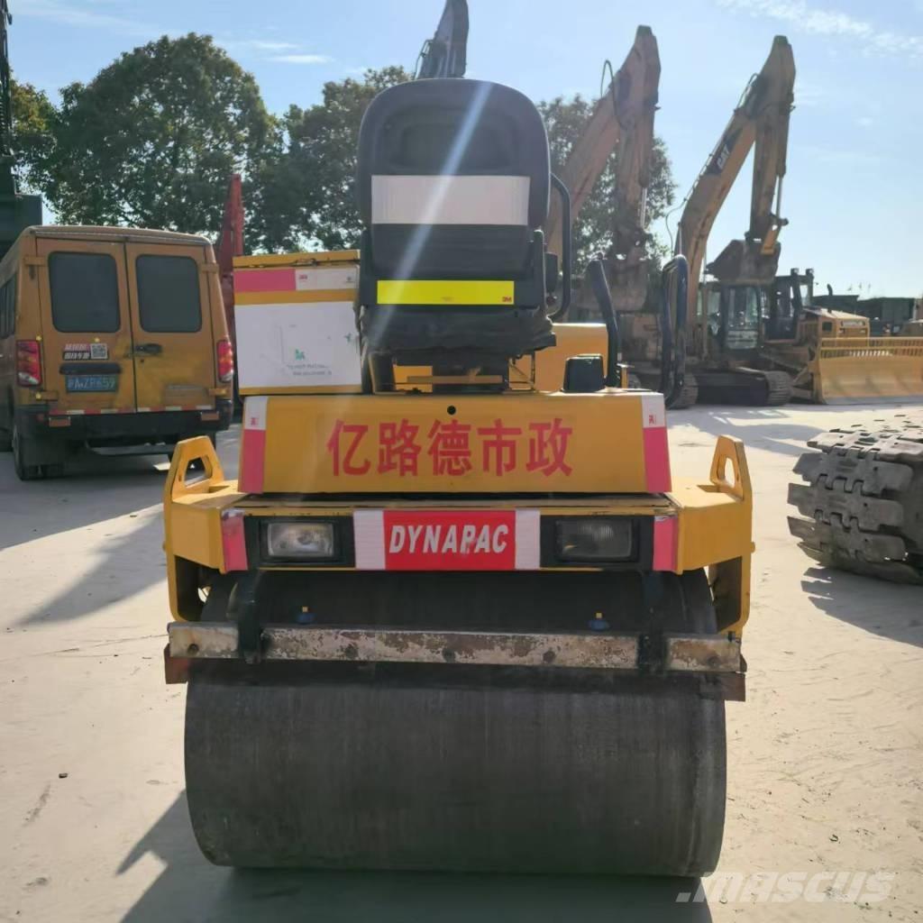 Dynapac CC 142 Двойни барабанни ролки
