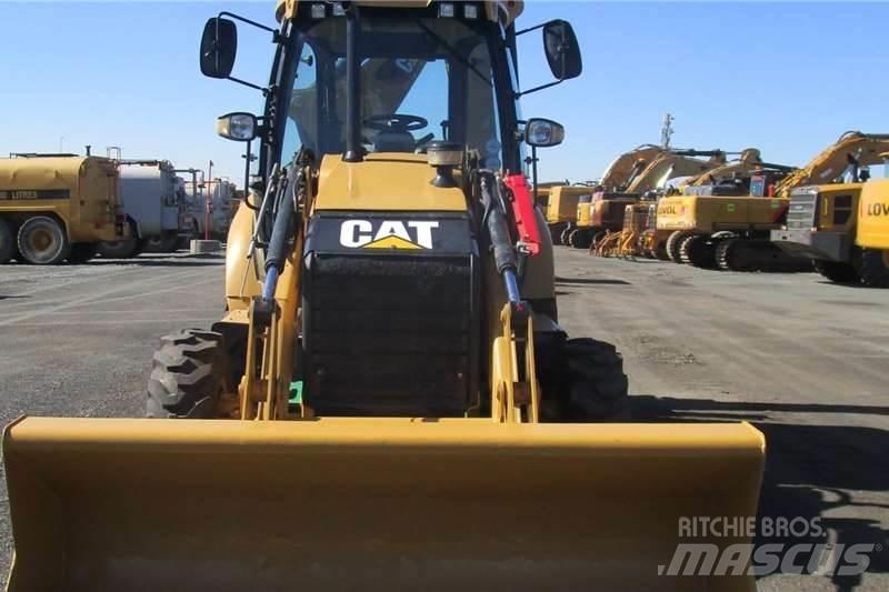 CAT 428F Товарач със заден ексватор