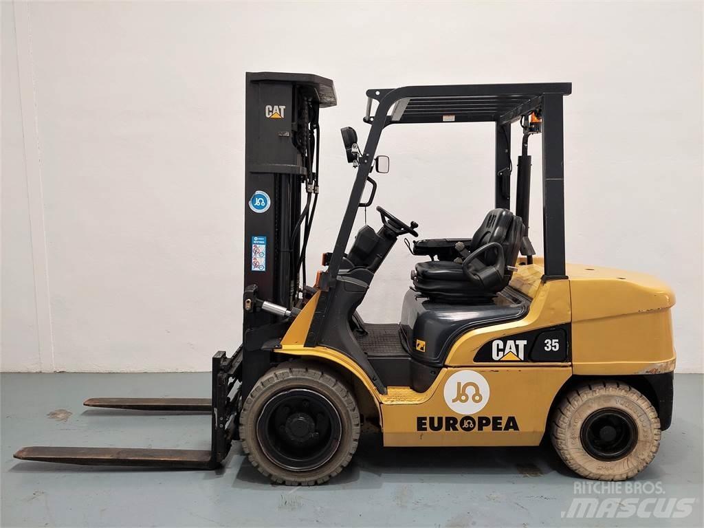 CAT DP35NTD Дизелови камиони