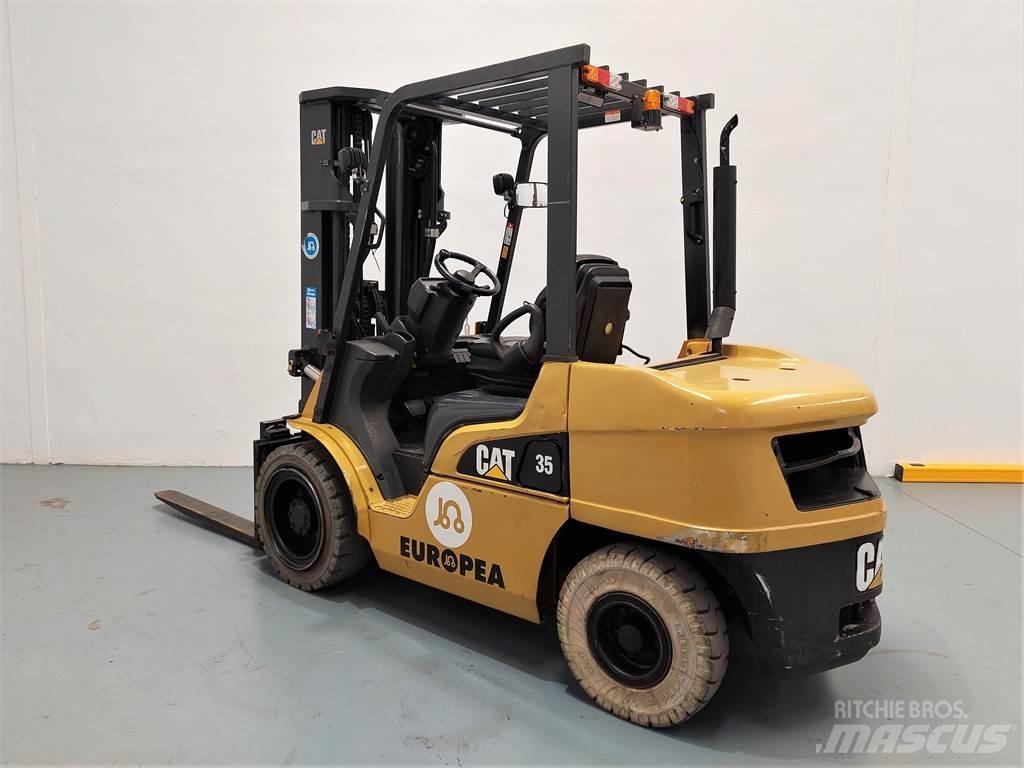 CAT DP35NTD Дизелови камиони