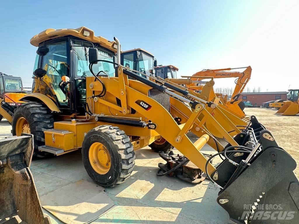 CAT 420F Колесни товарачи