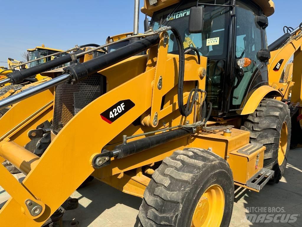 CAT 420F Колесни товарачи