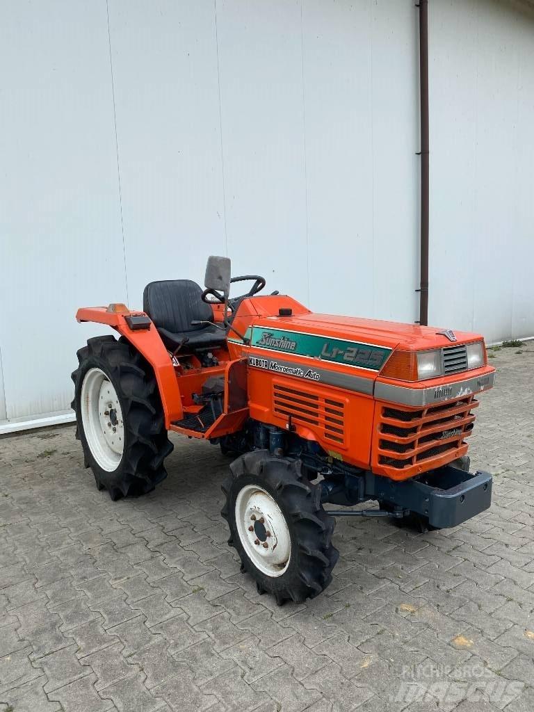 Kubota L1-225 Компактни трактори