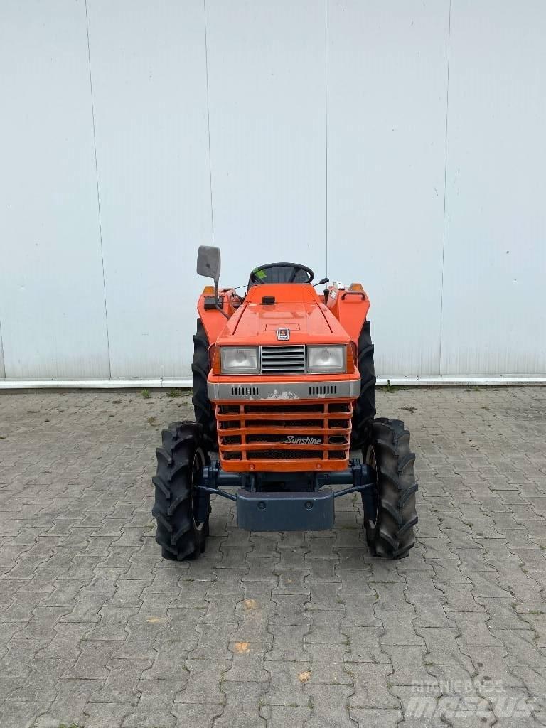 Kubota L1-225 Компактни трактори
