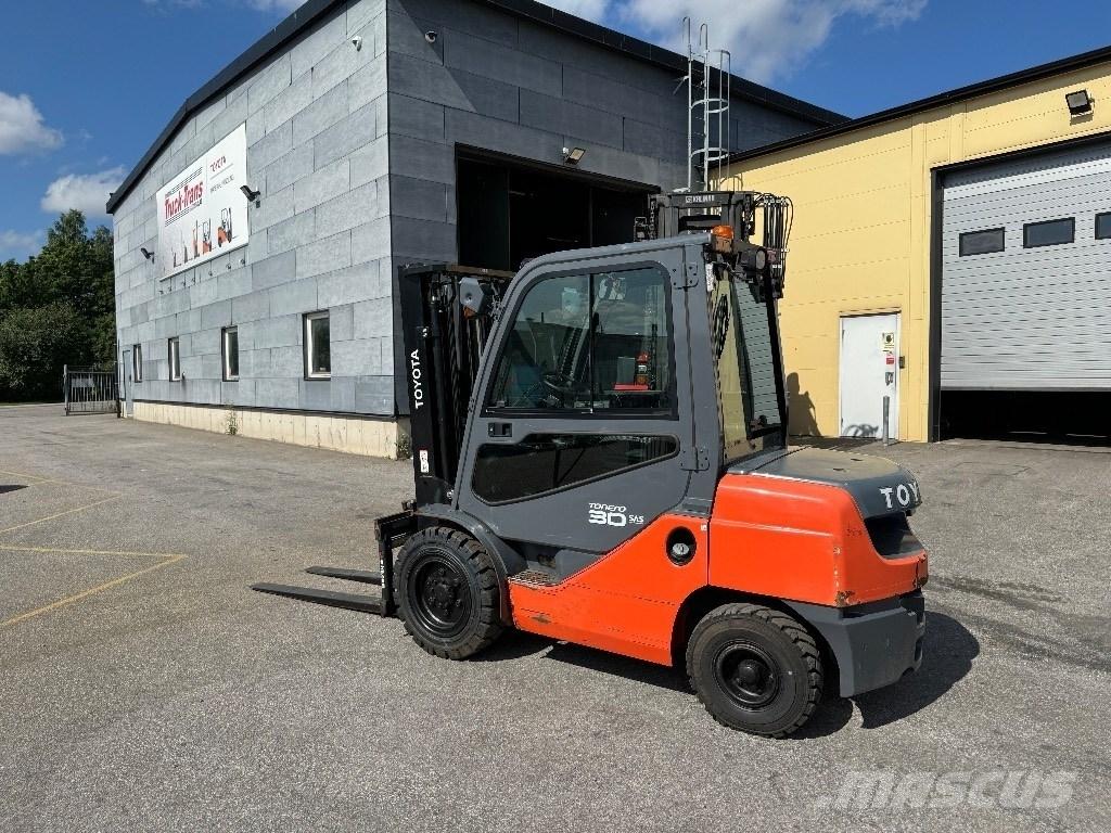 Toyota 02-8FDF30 Дизелови камиони