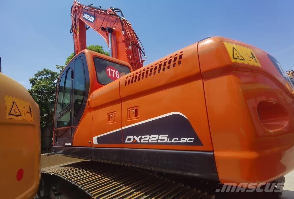 Doosan DX 225 LC Верижен екскаватор