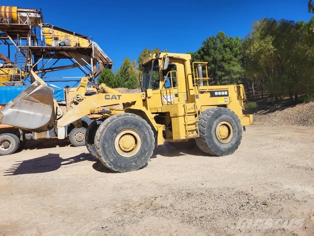 CAT 966E Колесни товарачи